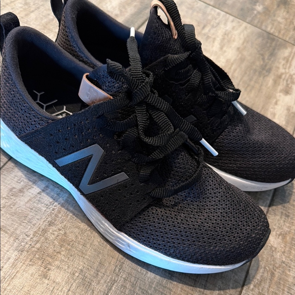New balance tennis shoes